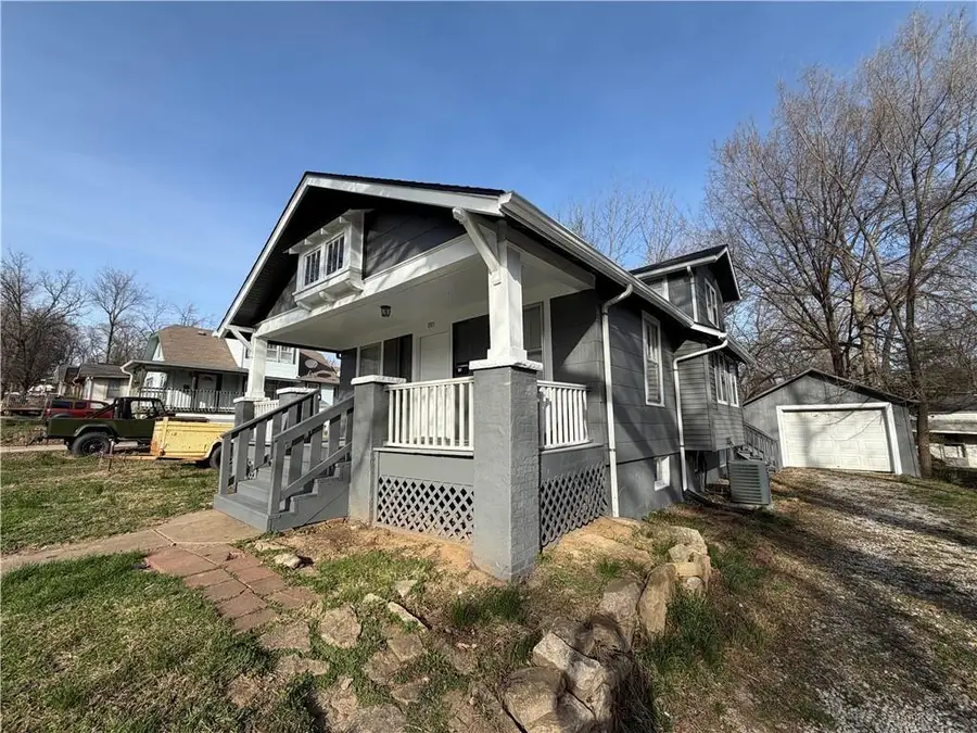 1915 S Overton Avenue, Independence, MO 64052 - #2