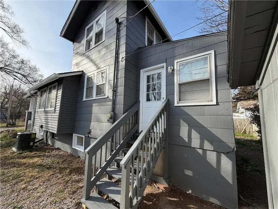 1915 S Overton Avenue, Independence, MO 64052 - #3