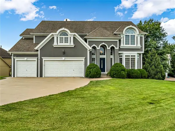 1028 NE Serenity Lane, Lee's Summit, MO 64064