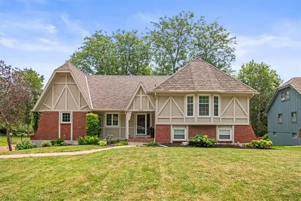 4524 NW Bramble Trail, Lee's Summit, MO 64064