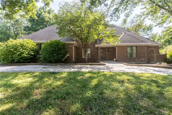 715 Sunset Lane, Belton, MO 64012