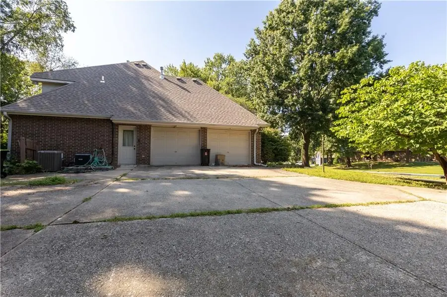 715 Sunset Lane, Belton, MO 64012 - #3