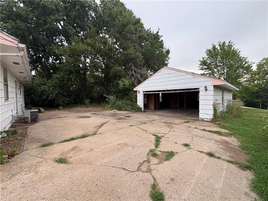 5049 N Brighton Avenue, Kansas City, MO 64119 - #3