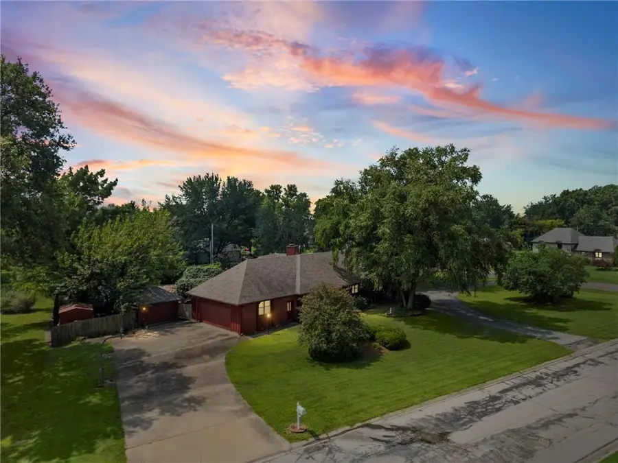 1900 E Arcadia Drive, Clinton, MO 64735 - #2