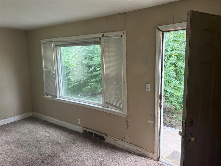 5521 Hardesty Avenue, Kansas City, MO 64130 - #2