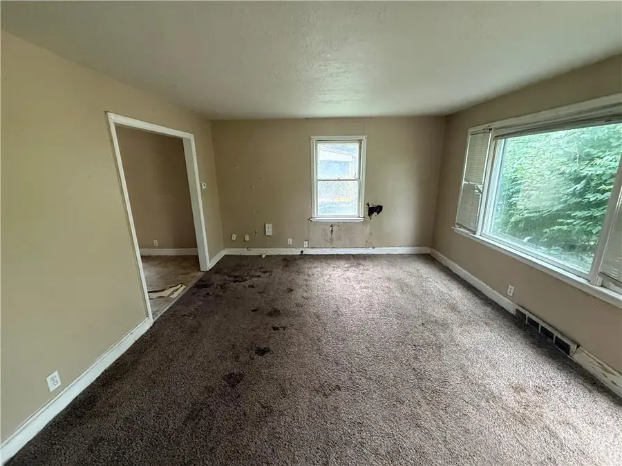 5521 Hardesty Avenue, Kansas City, MO 64130 - #3