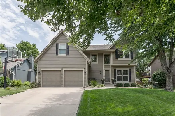 15471 S Wyandotte Drive, Olathe, KS 66062
