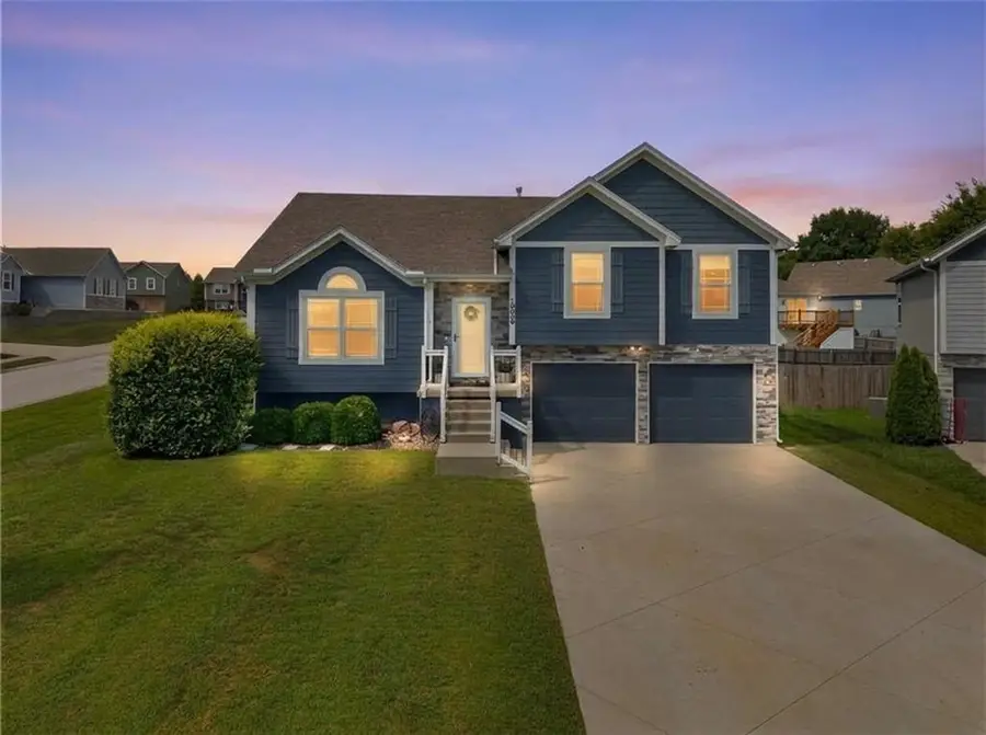 10006 E 212th Street, Peculiar, MO 64078 - #2