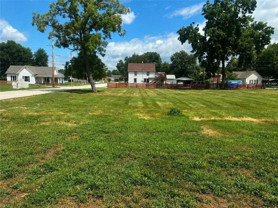 201 W Brasfield Street, Smithville, MO 64089 - #2