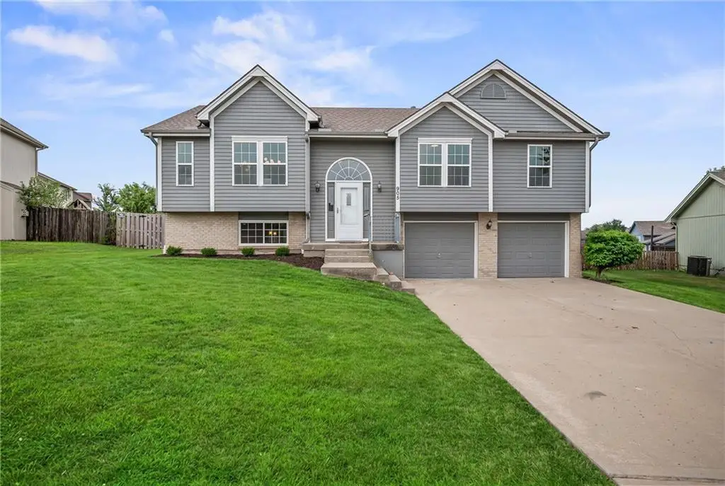 905 NW 112th Terrace, Kansas City, MO 64155 - #1