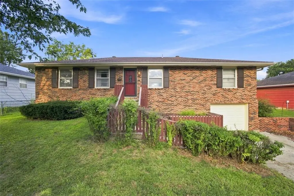 207 Augustus Street, Excelsior Springs, MO 64024 - #1