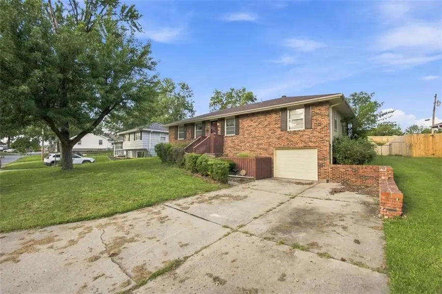 207 Augustus Street, Excelsior Springs, MO 64024 - #3