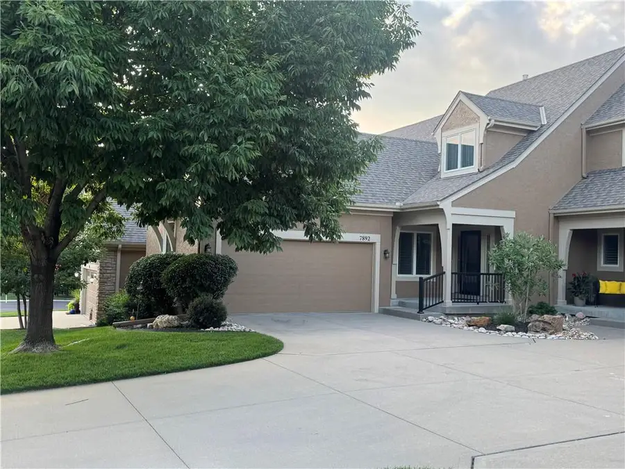 7892 W 157th Terrace, Overland Park, KS 66223 - #2