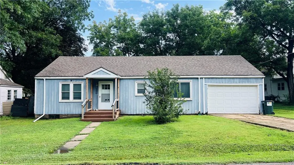 206 S 5th Street, Louisburg, KS 66053 - #1
