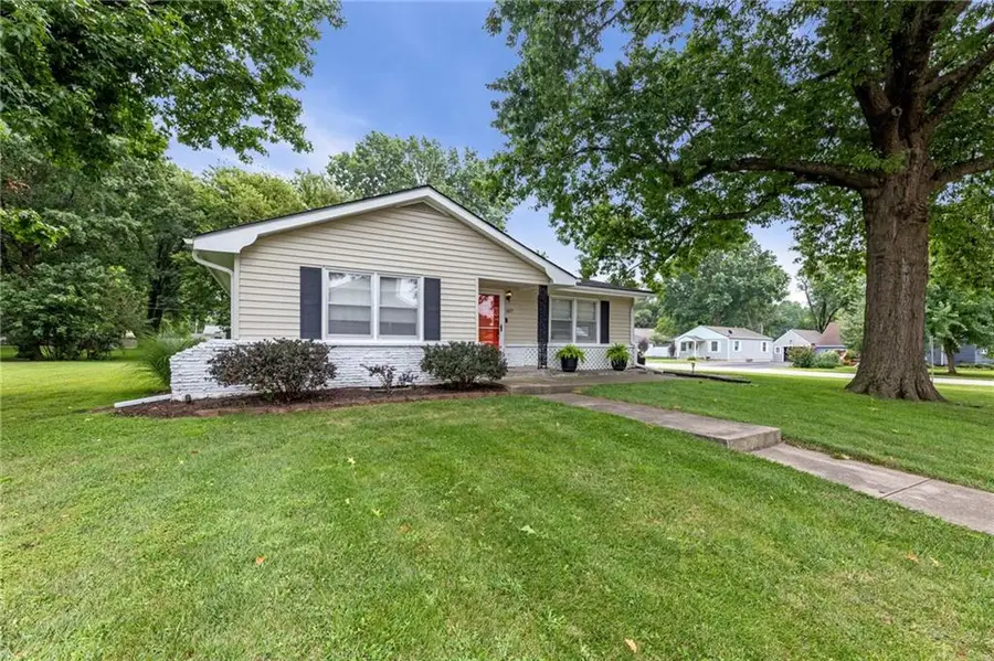 607 S Elm Street, Louisburg, KS 66053 - #2