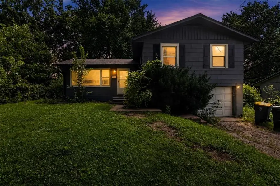 4131 E Vineyard Road, Kansas City, MO 64130 - #2
