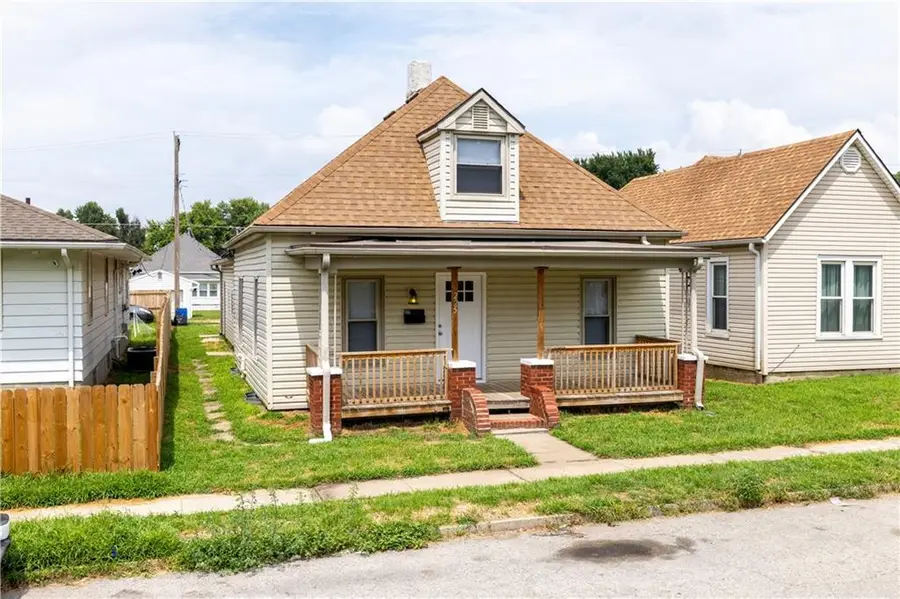 225 W Valley Street, Saint Joseph, MO 64504 - #2