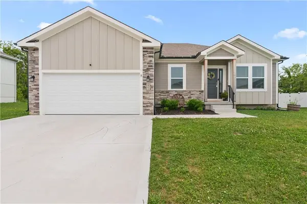 1401 SW 10th Terrace, Oak Grove, MO 64075