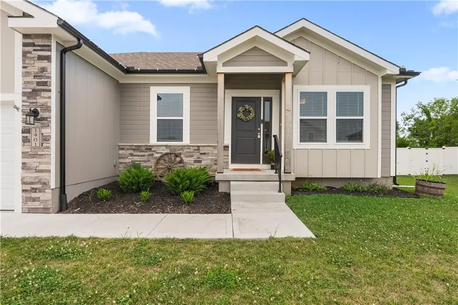 1401 SW 10th Terrace, Oak Grove, MO 64075 - #2