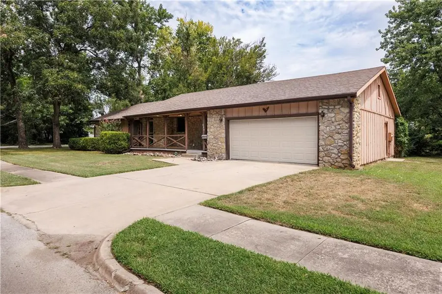 624 N 15th Street, Independence, KS 67301 - #3