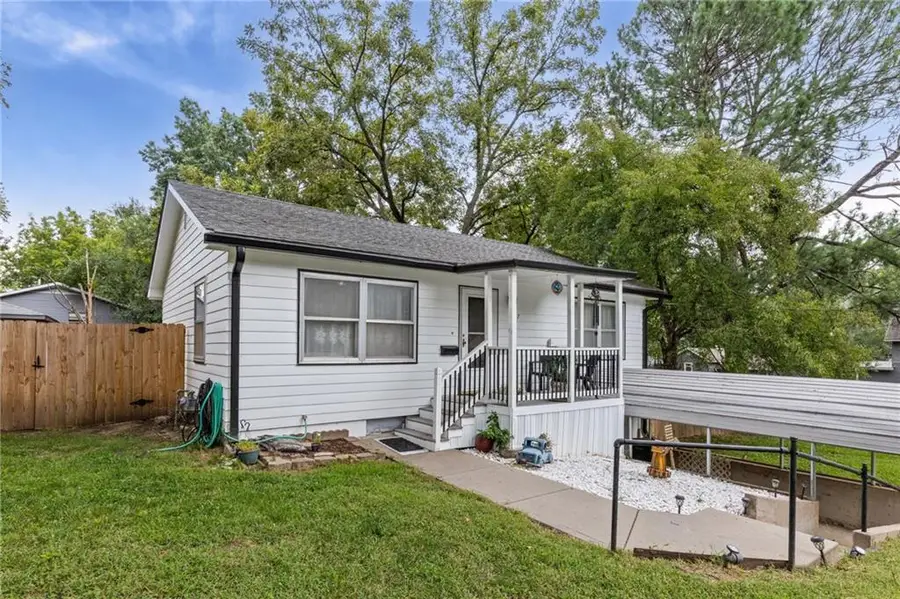 2507 Maple Avenue, Leavenworth, KS 66048 - #2