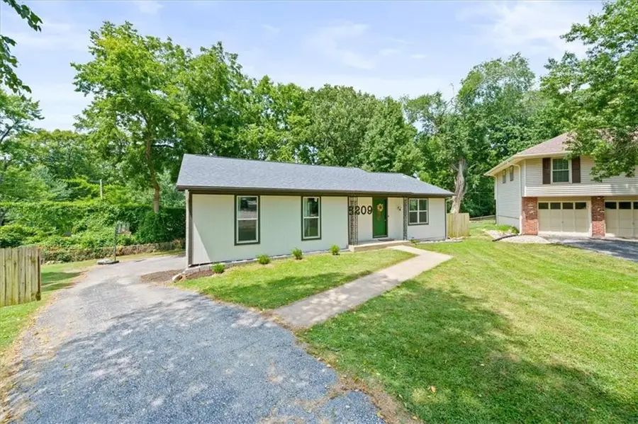 8209 W 56th Terrace, Merriam, KS 66202 - #2