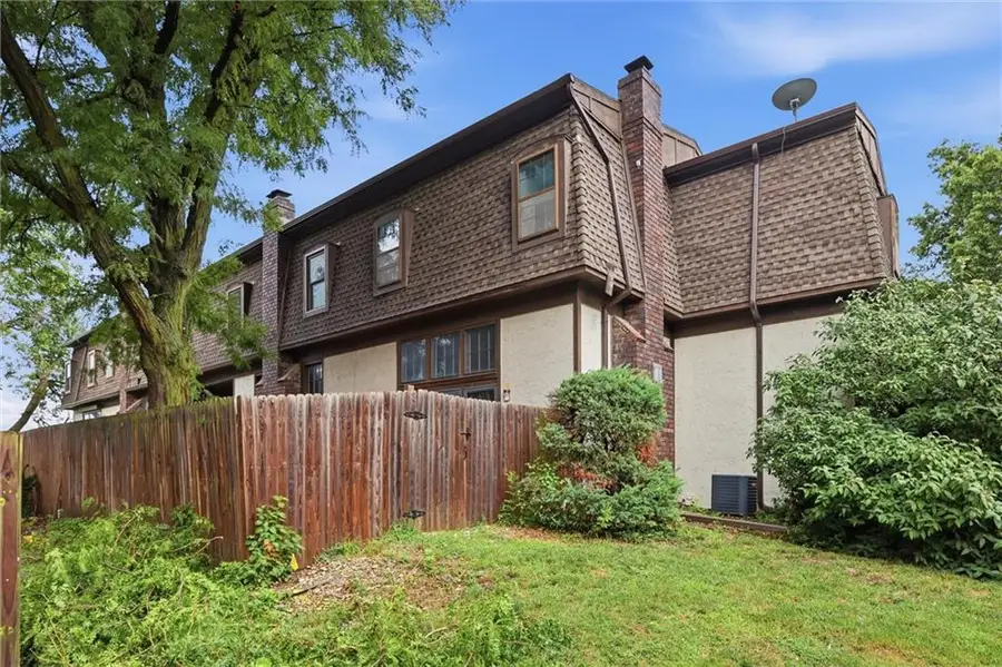 10162 Locust Street #8, Kansas City, MO 64131 - #3
