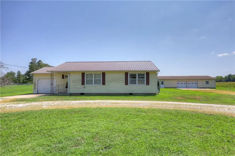 1030 W Country Road, Columbus, KS 66725 - #2
