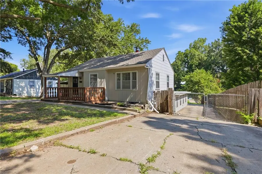 9604 E 67th Terrace, Raytown, MO 64133 - #2