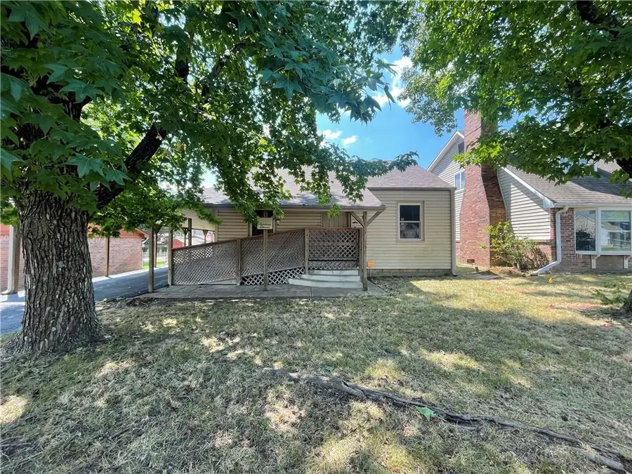 1311 W 1st Street, Coffeyville, KS 67337 - #2