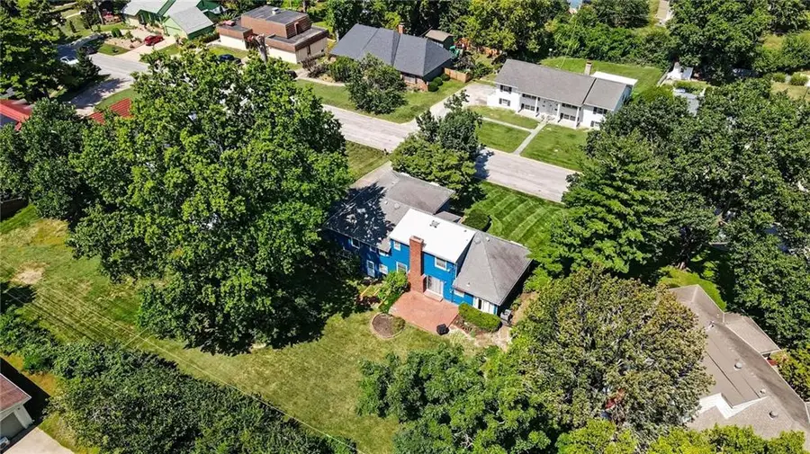 607 Montcrew Street, Kansas City, MO 64114 - #3