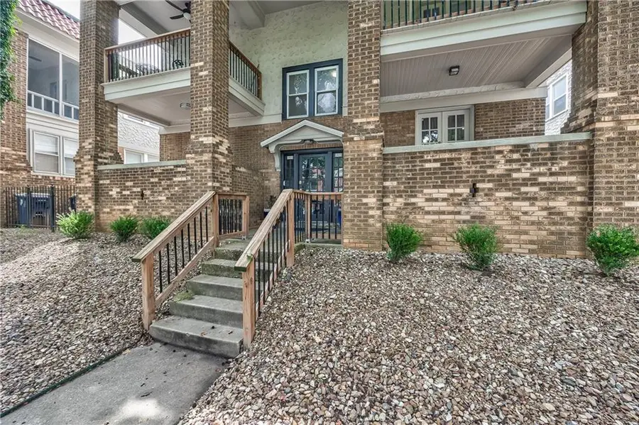 1813 W 41st Street, Kansas City, MO 64111 - #3