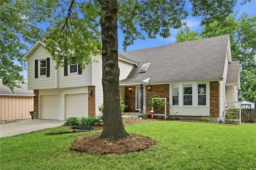1240 E Sleepy Hollow Drive, Olathe, KS 66062 - #2