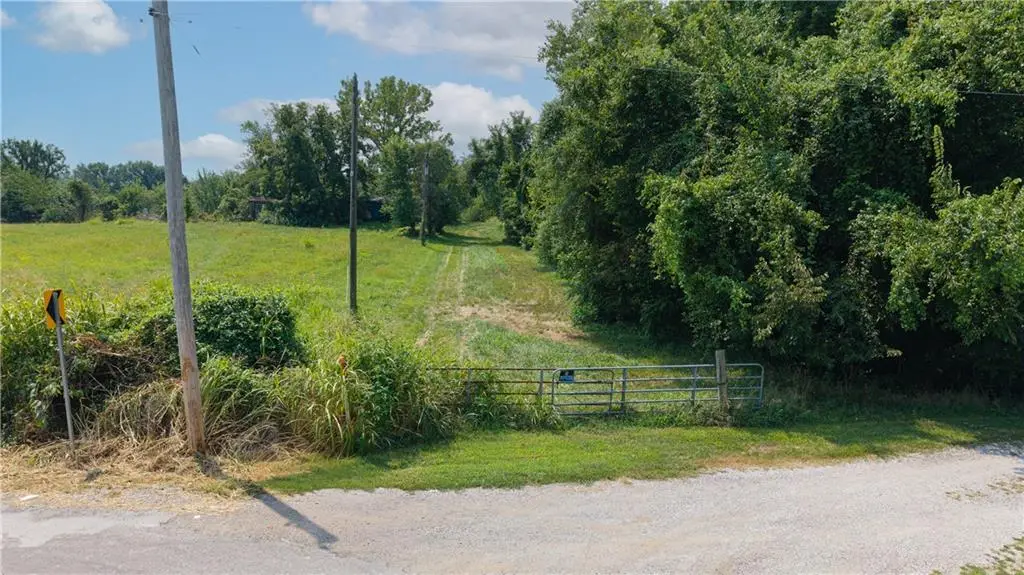 000 N Hoover Road, Buckner, MO 64016 - #1