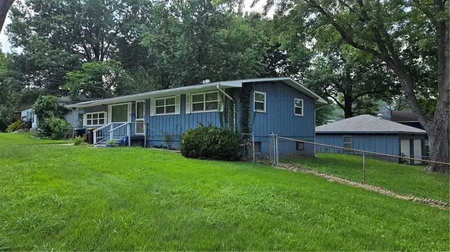 8710 E 92nd Street, Kansas City, MO 64138 - #3