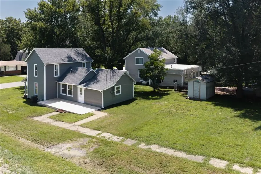 529 E 6th Street, Tonganoxie, KS 66086 - #3