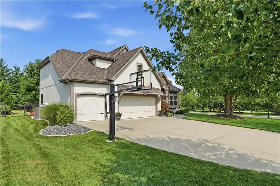 11637 W 154th Street, Overland Park, KS 66221 - #2