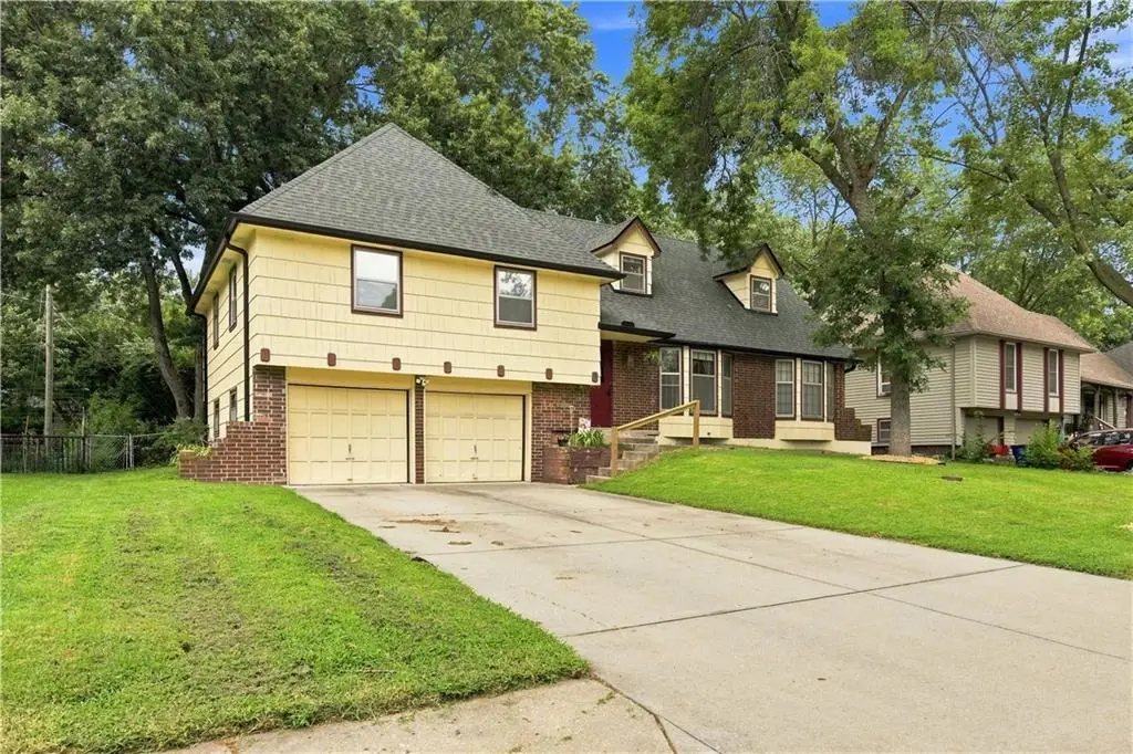 209 SW Victor Drive, Blue Springs, MO 64014 - #1
