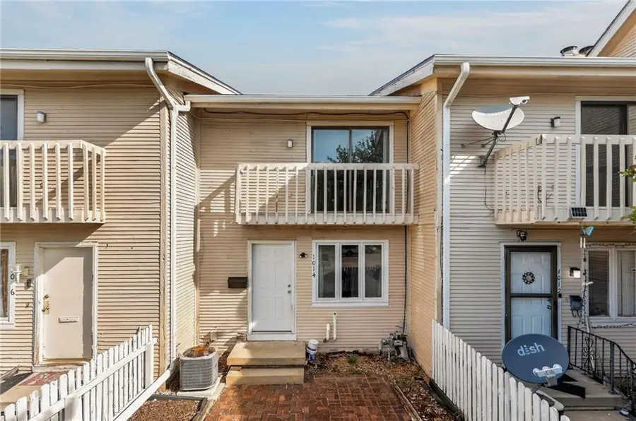 1014 W Maple Avenue, Independence, MO 64050 - #2