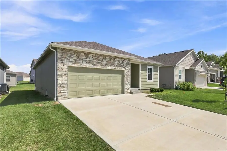15348 Jessica Street, Parkville, MO 64152 - #2