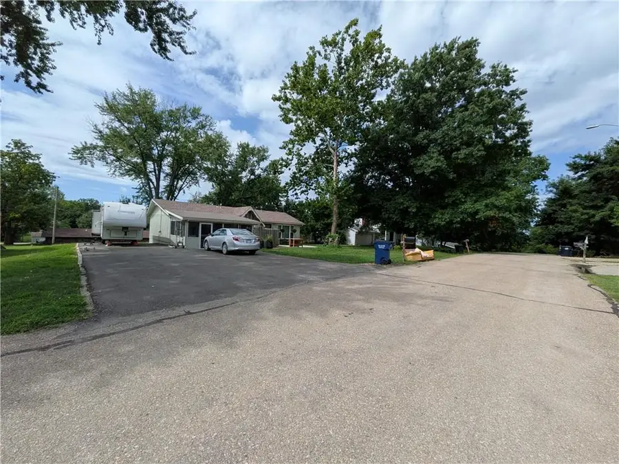 705 Park Street, Oskaloosa, KS 66066 - #2
