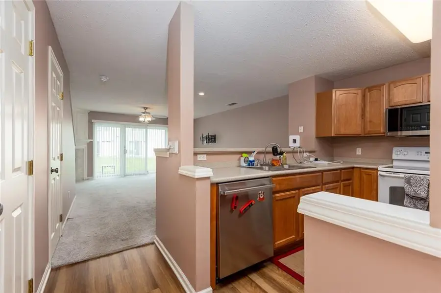 5438 N Fairmount Avenue, Kansas City, MO 64118 - #3