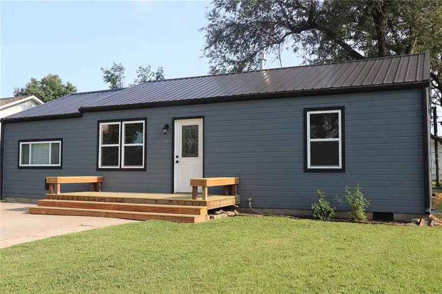 1713 Main Street, Osawatomie, KS 66064 - #2