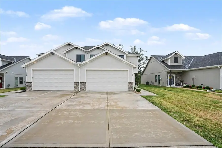 206 Walker Street, Smithville, MO 64089 - #2