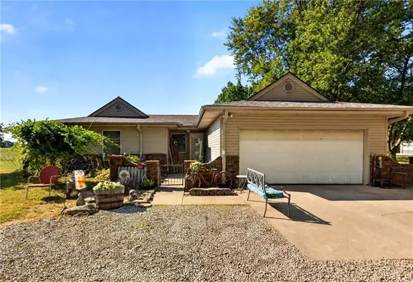263 E 610th Avenue, Girard, KS 66743