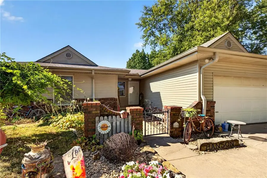263 E 610th Avenue, Girard, KS 66743 - #2