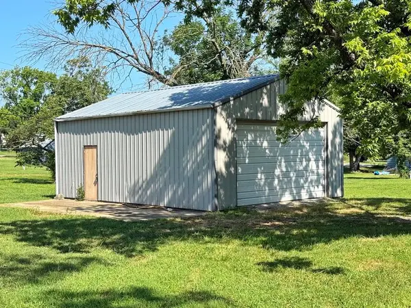 111 E Poplar Street, El Dorado Springs, MO 64744