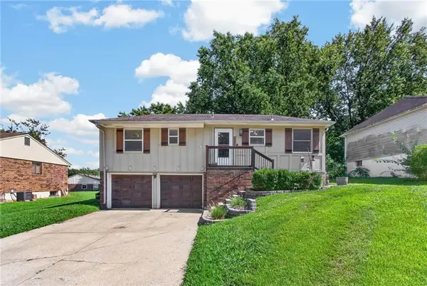 1216 NW Somerset Court, Blue Springs, MO 64015