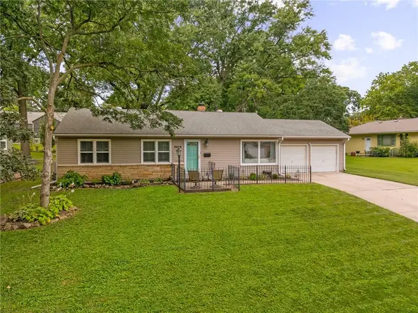 8608 Belleview Avenue, Kansas City, MO 64114