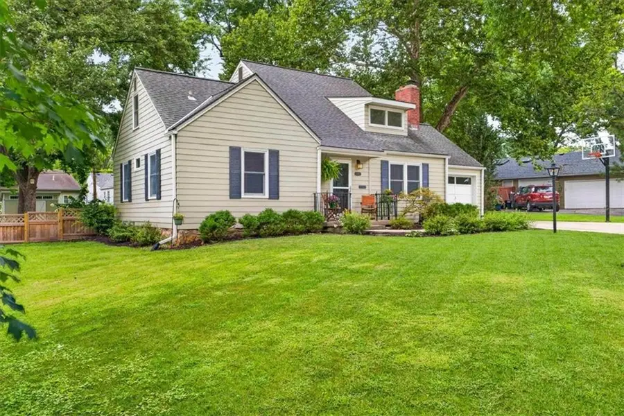 6710 Granada Lane, Prairie Village, KS 66208 - #2